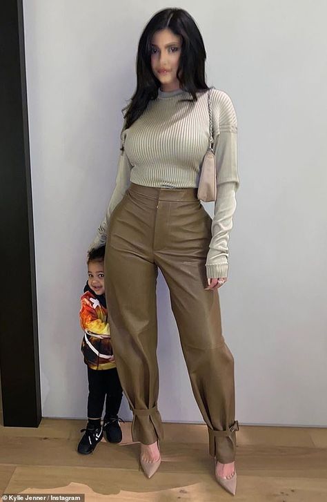 Photobomber: The 22-year-old also took to her story with an outtake, showing Stormi smiling while hiding behind her leg Kylie Jenner Outfits Casual, Kylie Jenner Street Style, Stile Kylie Jenner, Look Kylie Jenner, Looks Kylie Jenner, Kylie Jenner Look, Kylie Jenner Outfits, Kylie Jenner Style, Kylie Kristen Jenner