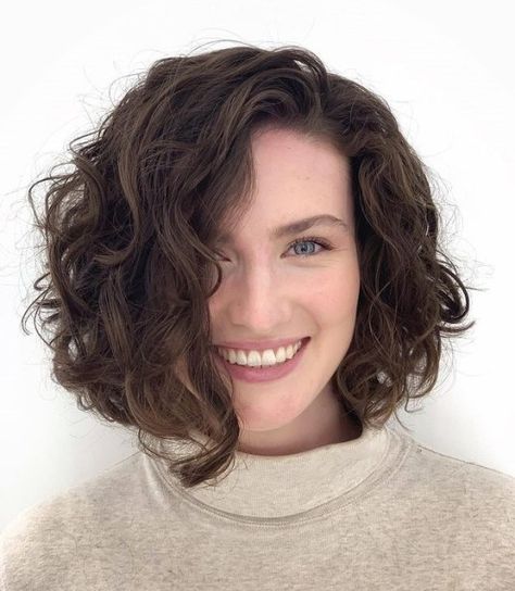 Bob Haircut for Natural Wavy Hair Short Style For Wavy Hair, Wavy Jaw Length Bob, 2b Bob Hairstyles, Shag Bob For Thick Wavy Hair, Bobbed Wavy Hair, Long Bob For Curly Hair Wavy Lob, Natural Curl Shoulder Length Hair, Medium Short Hair Wavy, Wavy Bob Square Face