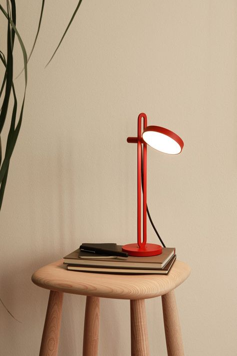 Echo lamp by Simon Busse for Caussa | Dezeen Showroom Bedroom Reading Lights, Wooden Lights, Table Reading Lamp, Bauhaus Lamp, Desk Lamp Design, Industrial Style Home, Desk Lamps Bedroom, Desk Lamp Office, Modern Desk Lamp