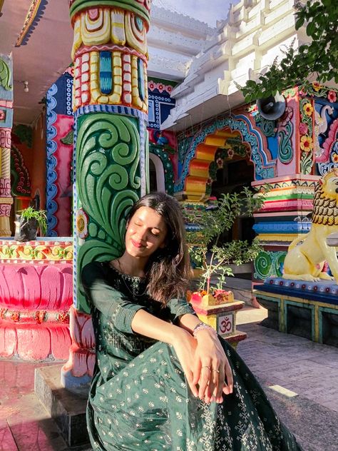 Temple Poses For Women, Temple Poses, Temple Shoot, Hidden Face Aesthetic, Vrindavan Photography, Vrindavan Photography Pictures, African Women Painting, Temple Photography, Sitting Pose