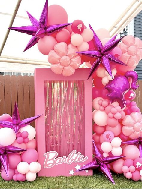 Best Barbie Movie party ideas and inspiration Barbie Movie Night, Barbie Pool Party, Pink Movies, Movie Night Decorations, Boozy Milkshake, Girls Birthday Party Decorations, Barbie Box, Brunch Decor, Pink Cocktails