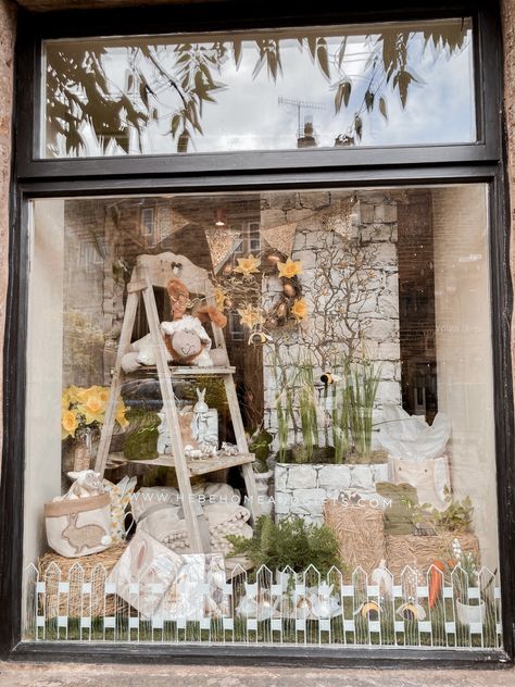 Home Store Window Display, Boutique Shop Window Displays, Florist Shop Window Display, Spring Storefront Window Displays, Floral Window Display Ideas, Easter Shop Window Displays, Spring Shop Window Display, Spring Store Window Display, Boutique Window Display Shop Fronts