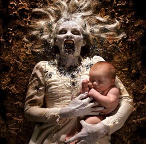 Joshua Hoffine, Creepy Woman, Images Terrifiantes, Childhood Fears, Horror Photography, Horror Photos, Creepy Pictures, Ange Demon, Dark Fairy