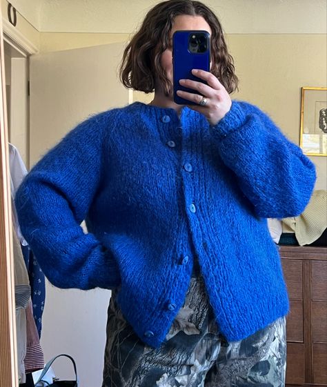 Casual Spring outfit idea vintage mohair cardigan Blue Cardigan Outfit, Alberta Rose, Wedding Ideas Vintage, Spring Outfit Idea, Casual Spring Outfit, Outfit Cardigan, Cardigan Outfit, Ideas Vintage, Cute Spring Outfits