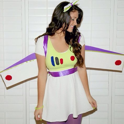 DIY BUZZ LIGHT GIRL COSTUME -https://www.youtube.com/watch?v=3IKP3eO4j-o&t=1s #disneycostume #disney #toystory #costume #halloweencostume #diycostume #diycostumes2016 #cortneyewonus #disneyhalloweencostume #buzzlightgirl #buzzlightyear #creativecostumes Disfraz Buzz Lightyear, Disfraz Toy Story, Buzz Lightyear Costume, Toy Story Halloween, Ideas For Makeup, Movie Halloween Costumes, Disney Costume, Toy Story Costumes, Disney Dress Up