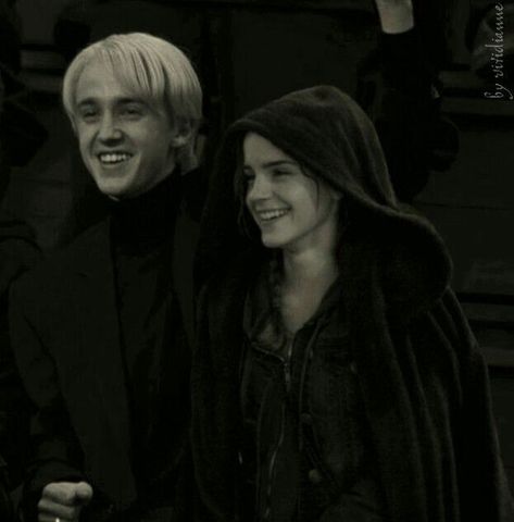 #wattpad #fanfiction I glared at the lifeless body of Weasel, "Back off Weasel,  she's mine." --- Takes place after the war. Everyone in Hogwarts (Students, teachers, etc.) are still alive. Ranked in the top 200 several times :) Thank you! Draco Y Hermione, Drako Malfoy, Film Harry Potter, Draco And Hermione Fanfiction, Citate Harry Potter, Glume Harry Potter, Buku Harry Potter, Draco And Hermione, Tom Felton Draco Malfoy