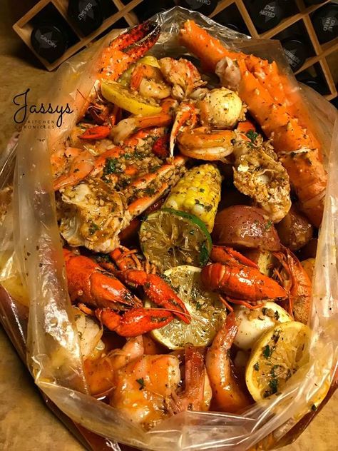 Seafood Boil Recipes, Boiled Food, Seafood Boil, Food Goals, Seafood Dishes, Food Obsession, Food Cravings, I Love Food, Soul Food