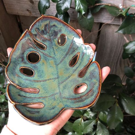 Philodendron Leaf, Leaf Pottery, Pottery Soap Dish, Handmade Ceramic Planters, Candle Dish, Leaf Bowl, Beginner Pottery, Swiss Cheese Plant, Real Leaf