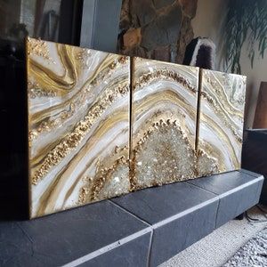 Resin Artwork/ Geode / Epoxy Art / Resin Geode / Quartz / - Etsy Canada Seni Resin, Geode Decor, Agate Art, Gold Wall Decor, Canvas For Beginners, Resin Art Painting, Small Canvas Paintings, Geode Art, Resin Wall Art