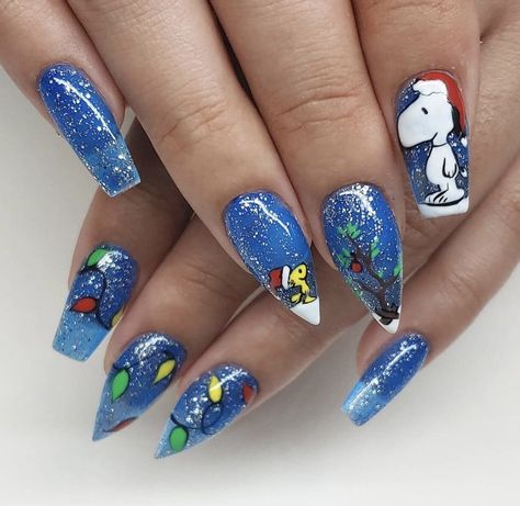 Peanuts Christmas Nails, Snoopy Nails Christmas, Christmas Nails Characters, Snoopy Christmas Nails, Christmas Story Nails, A Christmas Story Nails, Christmas Movie Nails, Christmas Nails Snoopy, Charlie Brown Christmas Nails