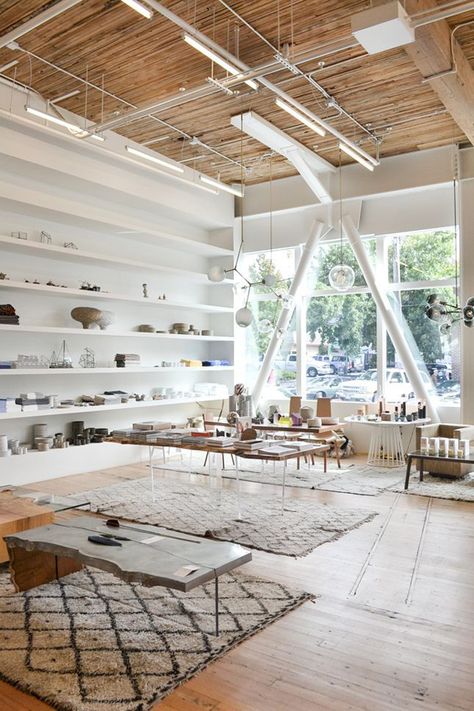 Oh my goodness this is the most gorgeous space ever.  The light, the ceiling, I love it all! Patio Veranda, Marrakech Riad, Kids Art Studio, Morocco Marrakech, Art Studio Space, Art Studio Room, Art Studio Design, Design Architect, Decor Studio