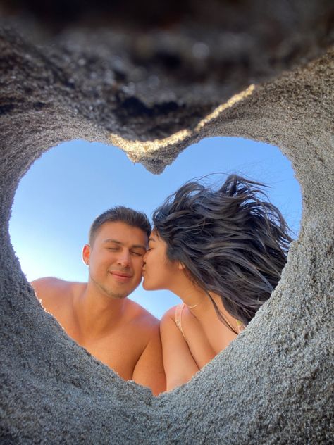 heart shaped sand , couple photoshoot inspo , photo ideas, instagram Aesthetic Romantic Couple, Couple Vacation Pictures, Poses Reference Photo, Couple Beach Poses, Romantic Beach Couple, Beach Couple Poses, Beach Pictures Inspo, Hello Cake, Hugs And Kisses Couples