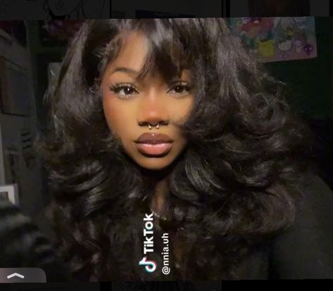 Afro Fringe Hairstyles, Black Hairstyles 80s, Face Claims Y2k, Cutesy Black Woman, Side Part Side Bangs, 2000s Black Women Aesthetic, Side Bangs Hairstyles Black Women, Baby Bangs Black Woman, Black Hair Ideas African Americans