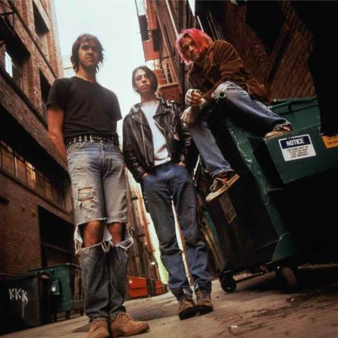 90's Grunge Fashion - Nirvana Nirvana Pictures, Nirvana Music, Donald Cobain, Krist Novoselić, Nirvana Kurt Cobain, Nirvana Kurt, Grunge Band, Smells Like Teen Spirit, Dave Grohl