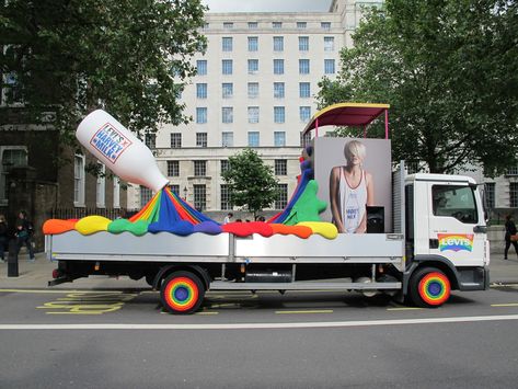 Levi's float for Pride Parade Pride Parade Float Ideas, Pride Parade Float, Pride Float, Pride Parade Ideas, Parade Float Ideas, Christmas Parade Floats, Parade Ideas, Gay Pride Parade, Parade Float