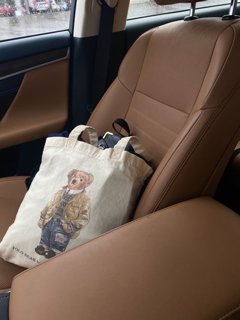 Polo bear Ralph Lauren tote bag sitting inside a brown interior luxury car Interior Old Money, Ralph Lauren Tote Bag, Ralph Lauren Aesthetic, Ralph Lauren Bag, Ralph Lauren Tote, Polo Shirt Outfits, Ivy League Style, Super Rich Kids, Ralph Lauren Bags