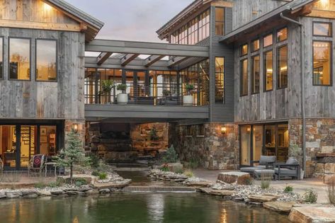 Enchanting Montana modern lodge-style home nestled in the Midwest Modern Ski Lodge, Modern Lodge Style, Canadian Cottage, Lodge Style Home, Nantucket Style Homes, Deer Farm, Inspiring Architecture, Houses Architecture, Modern Lodge