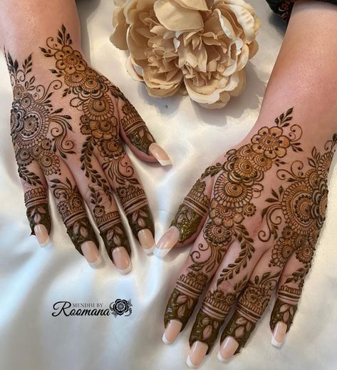 Heavy party 💛 Inspo @zahrasmehndi - #henna #hennaart #hennaartist #mehndi #mehndiart #mehndiinspo #hennainspo #bridalhenna Heavy Henna Designs Back Hand, Heavy Henna Designs, Henna Designs Back Hand, Henna Designs Back, 2013 Swag Era, Pretty Henna Designs, Social Art, Desi Aesthetic, New Mehndi Designs