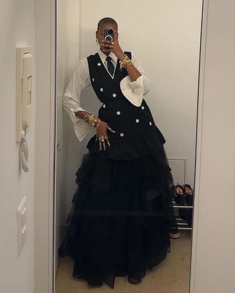 Nthabiseng (@itsnthabim) • Instagram photos and videos Dress Layering, Corporate Baddie, Corporate Wear, Unique Outfit, Fashion Aesthetics, Eclectic Fashion, Vogue Fashion, Clothes Ideas, Black Shirt Dress