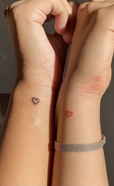 Maching Tattoos, Heart Tattoo Wrist, Cute Matching Tattoos, Red Heart Tattoos, Tiny Heart Tattoos, Couple Tattoos Unique, Muster Tattoos, Petite Tattoos, Matching Couple Tattoos