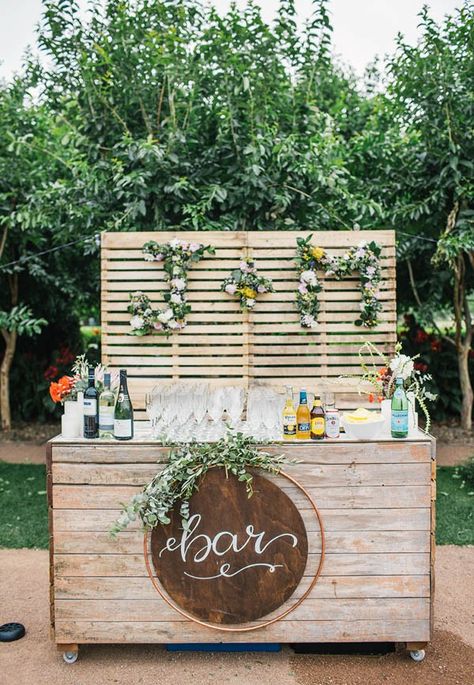 Wedding Drink Bar, Drink Stations, Wedding Drink Station, Wedding Backyard Reception, Rustic Wedding Decorations, Diy Wedding Reception, Banquet Decorations, Drink Station, Wedding Drink