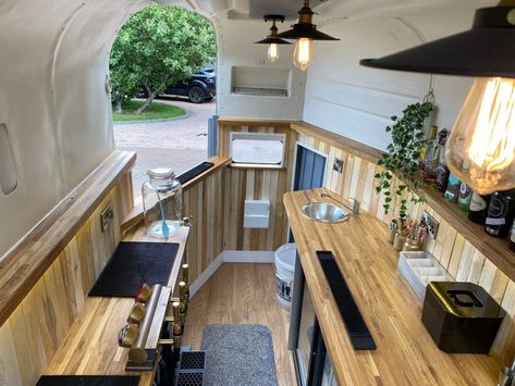 Horse Box Conversion Food, Horsebox Bar Interior, Horsebox Interior Ideas, Horse Box Bar, Cafe Cruiser, Horsebox Conversion, Metals Project, Beverage Trailer, Craft Trailer