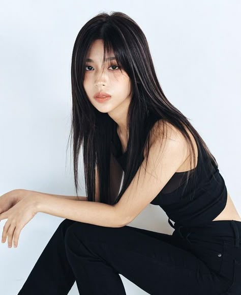 Felco Cut Long, Long Bangs Asian, Wasian Girl Long Hair, Hairstyles For Long Asian Hair, Long Black Hair Face Claim, Hair Color On Asian Women, Japanese Long Hairstyle, Haircuts For Asians, Haircut Ideas Asian