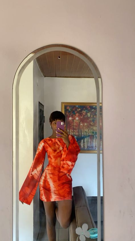 Silk adire! Short dress! Pink dresses! Style inspo! Aftican fashion! Chic Girl Outfits, Modest Baddie, Adire Dress, Ankara Midi Dress, Body Type Clothes, Adire Styles, Chitenge Outfits, Bubu Styles, Clothe Styles