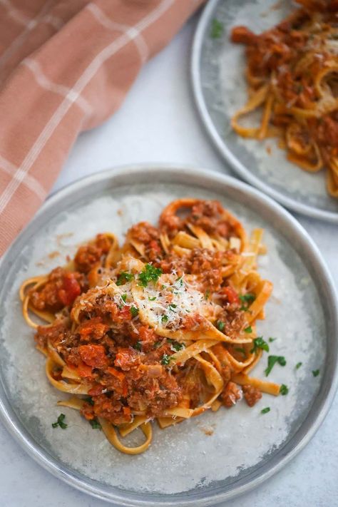 This fettuccine bolognese recipe is rich, creamy, and packed with incredible flavor. Made with ground beef and crispy pancetta! Fettuccine Bolognese, Italian Meat Sauce, Pancetta Recipes, Spaghetti Bolognese Recipe, Crispy Pancetta, Italian Meats, Bolognese Recipe, Cold Pasta Salad, Cold Pasta