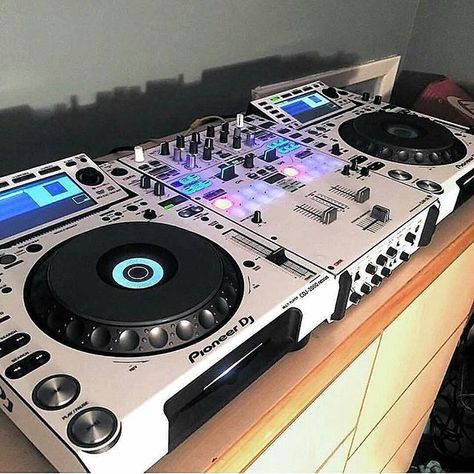 Music Mixer, Dj Room, Digital Dj, Dj Sound, Recording Studio Design, Recording Studio Home, Music Studio Room, Music Equipment, Dj Setup