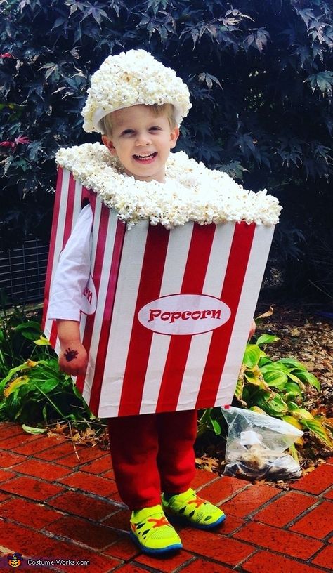 Cason: Popcorn - Homemade costume for kids. Popcorn Halloween Costume, Carnaval Kids, Cardboard Halloween, Costumes Faciles, Popcorn Costume, Boxing Halloween Costume, Diy Costumes Kids Boys, Food Halloween Costumes, Diy Fantasia