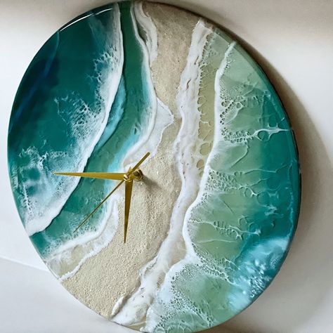 Resin Beach Art, Resin Art Canvas, Nature Clock, Resin Clock, Resin Beach, Resin Crafts Tutorial, Blue Clocks, Ocean Resin, Ocean Design