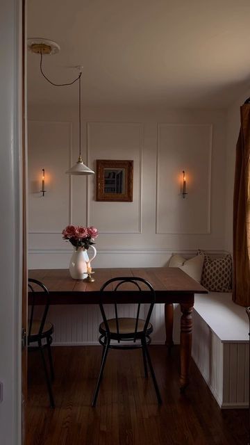 Dinner Table With Bench Against Wall, Couch Dining Seating Corner, Moody Breakfast Nook Ideas, Kitchen Nook Wainscoting, Breakfast Nook Vintage, Corner Banquette With Round Table, Scandinavian Breakfast Nook, Breakfast Nook Sitting Area Cozy, Large Banquette Seating Dining Rooms