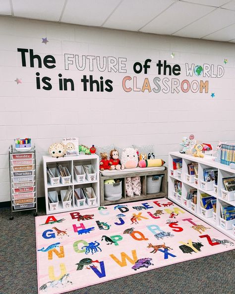 If like me, you love nothing more than having a sticky beak and checking out other teacher's classrooms…I’ve got you covered 🙊 ⠀ I just LOVE seeing how they style their decor and all the different creative layouts of their classrooms 😍 ⠀ So, here’s your daily dose of classroom sticky beak-ing (you’re welcome!). ⠀ SWIPE ➡️ to see some of the classroom setups we have loved lately to help you gather inspiration for the new school year. ⠀ The best part? They’re all 25% off right now in my Back to... Toddler Classroom Decorations, Kindergarten Teacher Classroom, Kindergarten Classroom Design, Classroom Setup Elementary, Creative Curriculum Preschool, Teaching Classroom Decor, Classroom Library Organization, Elementary Classroom Themes, Teachers Room