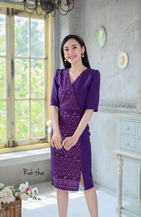 Model Dress Tenun, Batik Dress Modern Simple, Dress Batik Modern Fashion Style, Dress Batik Modern, Model Dress Batik, Mode Batik, Dress Brokat Modern, Batik Dress Modern, Kebaya Modern Dress