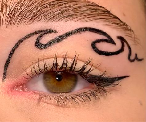 Easy Graphic Eyeliner Ideas, Ocean Eyeliner, Wave Eyeliner, Calypso Costume, Easy Graphic Eyeliner, Wave Makeup, Water Eyeliner, Inspi Makeup, Liner Ideas