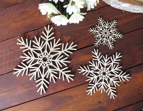 Noel Decor, Laser Cut Snowflake, Table Ornaments, Vintage Bookmarks, Chalkboard Designs, Wooden Snowflakes, Snowflake Cards, Ministry Ideas, Crochet Christmas Trees