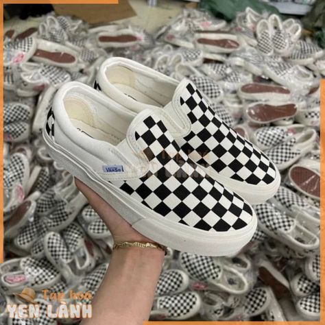 Giày vans lười caro phối màu đen trắng , Giày Vans slip on caro nam nữ cực chất 2022 full box bill Mua ngay https://yenlanh.com/san-pham/giay-luoi-full-den Vans Slip On, Slip On