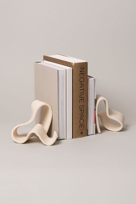 SIN Fettu Ceramic Bookends Ceramic Bookends, Diy Bookends, Sculptures Céramiques, Clay Diy Projects, Clay Studio, Keramik Design, Pottery Crafts, Diy Pottery, Oak Park