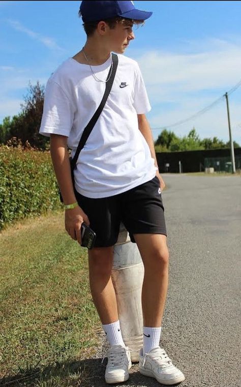 Teenage Guy Outfits Aesthetic, Male Back To School Outfit, Guy Athletic Outfits, Teen Boy Style Outfits Summer, Back To School Outfits Highschool Men, Teenage Boys Outfit Ideas, Teen Boy Fashion Trends 2024, Teenage Guy Outfits, Teenage Boys Outfits