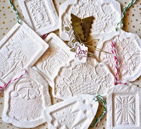 Paper Casting, Handmade Paper Art, Books Paper, Paper Mache Clay, Toilet Paper Crafts, Paper Christmas Ornaments, Cookies Chocolate, Paper Ornaments, Seed Paper