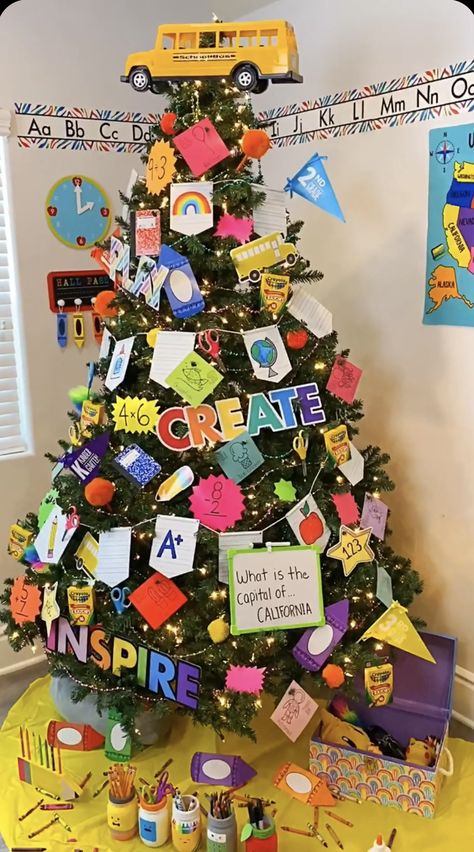 School Theme Christmas Tree, Christmad Trees, School Christmas Tree, Santa Grotto, School Holiday Shop, Polar Express Christmas Party, Class Tree, Classroom Tree, Apple School