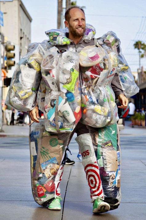 Eco Activist Spent 30 Days Wearing His Trash — And by the End of the Month It Weighed 72 Lbs. Clothes From Trash, Clothes From Recycled Materials, Trash Clothes, Trash Monster, Trash Clothing, Beginner Macrame Projects, Taking Out The Trash, Beginner Macrame, Trash Fashion