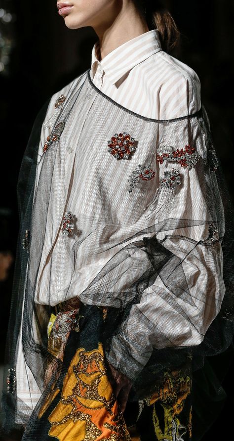 Dries Van Noten Spring/Summer 2018 A Beautiful Life, Dries Van Noten, Beautiful Life, Mode Inspiration, Looks Vintage, Fashion Details, Couture Fashion, Runway Fashion, High Fashion