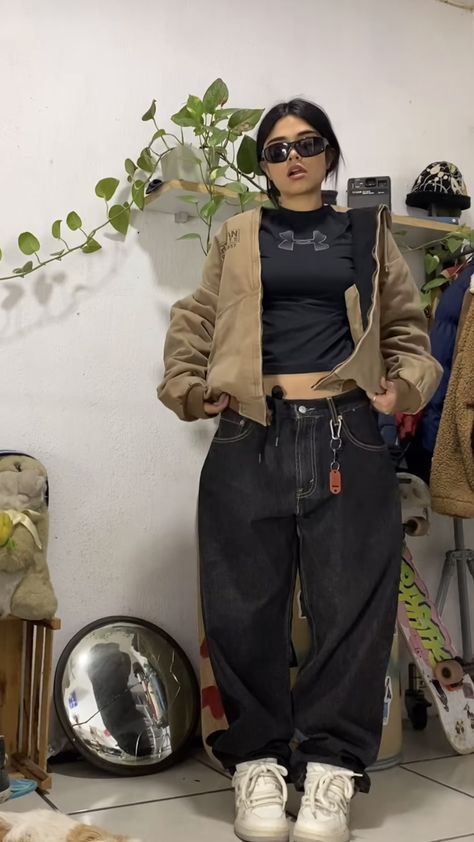 Outfits Streetwear Mujer, Outfit Streetwear, Outfits Streetwear, Tomboy Outfits, Cute Simple Outfits, Teen Fashion Outfits, Retro Outfits, Outfits Aesthetic, Simple Outfits