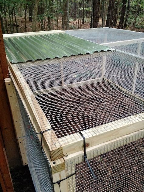 The Project Lady - DIY Easy & Inexpensive Chicken Run Diy Easy Chicken Run, Roof For Chicken Run, Chicken Run Shade Ideas, Homemade Chicken Run, Chicken Run Cover Ideas, Small Chicken Run Ideas, How To Build A Chicken Run, Chicken Run Extension, Covered Chicken Run