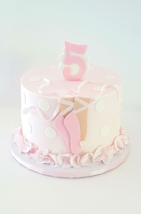 Torta cata 18 Ballet Cakes Ideas, Ballet Themed Birthday Cake, Ballet Cakes Birthday, Ballet Cake Ideas, Ballerina Cake Ideas, Ballet Birthday Cakes, Dance Cake, Ballet Cake, Ballerina Birthday Cake