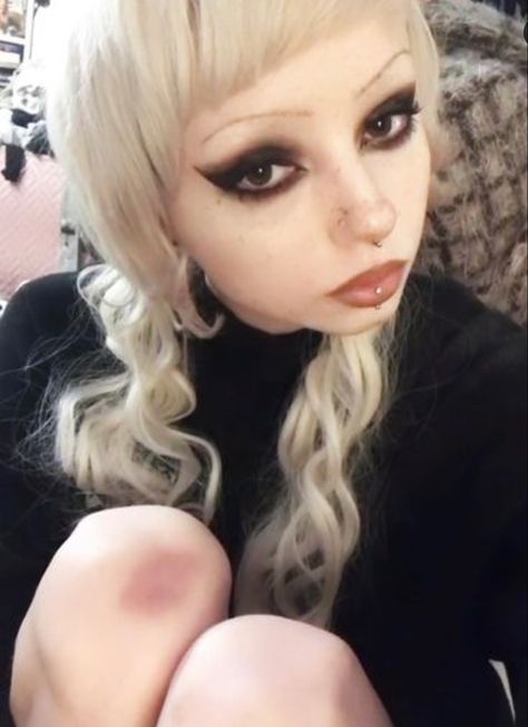 Blonde Goth, Trad Goth Makeup, Dark Makeup Looks, Trad Goth, Swag Makeup, Pinterest Makeup, Dope Makeup, Edgy Makeup, Goth Makeup