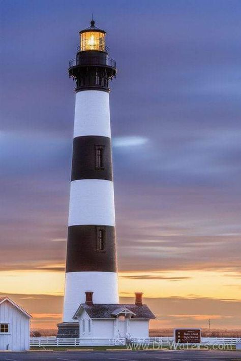 Bodie Island Lighthouse Nc Lighthouses, Bodie Island Lighthouse, Lighthouse Photos, Lighthouse Pictures, Outer Banks North Carolina, Cape Hatteras, Beautiful Lighthouse, Outer Banks Nc, Chateau France