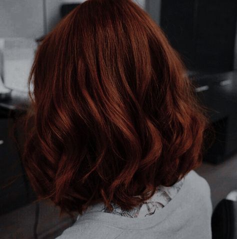 Short Auburn Hair, Dark Ginger Hair, Widow Aesthetic, Rose Weasley, Dark Auburn Hair, Cabello Hair, Ginger Hair Color, Red Brown Hair, Hair Color Auburn